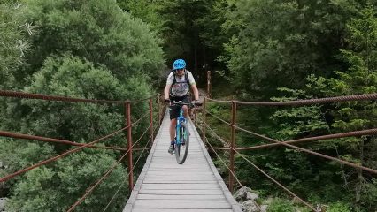 Fahren auf Hängebrücken ist nicht einfach