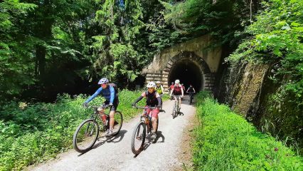 Alte Trasse der Fleimstalbahn