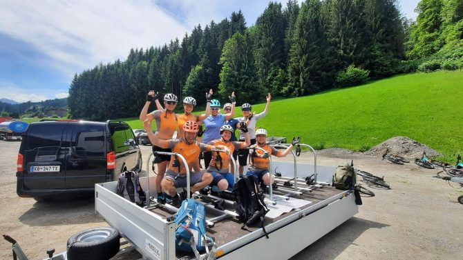 Ladies auf dem KAT Bike unterwegs