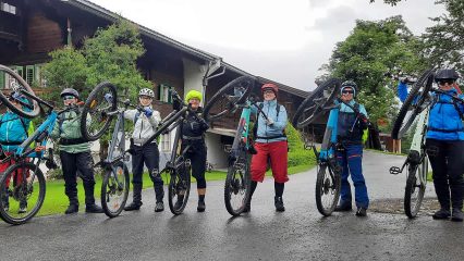 Ladies auf dem KAT Bike unterwegs