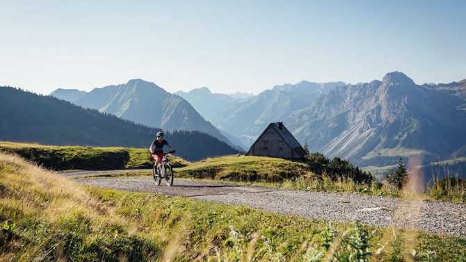 Mountainbiken im Bereich Diedamskopf, Foto: Sebastian Stiphout - Bregenzerwald Tourismus