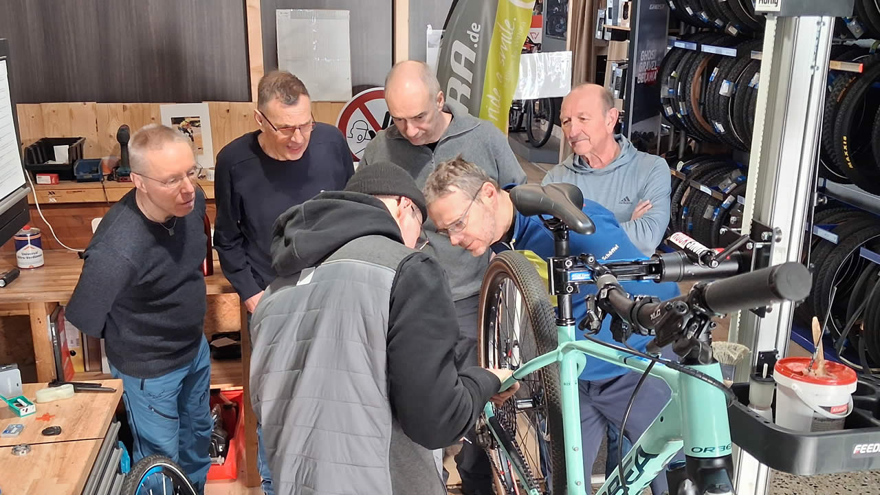 Werkstatt- und Reparatur-Kurse der DAV-Sektion Hof in der Bikestation Hof